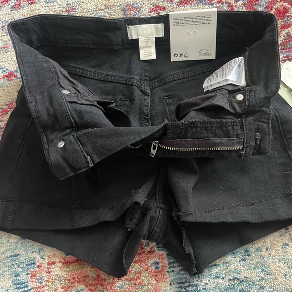 NWT- H&M black Jean shorts-size 6 - Picture 3 of 5